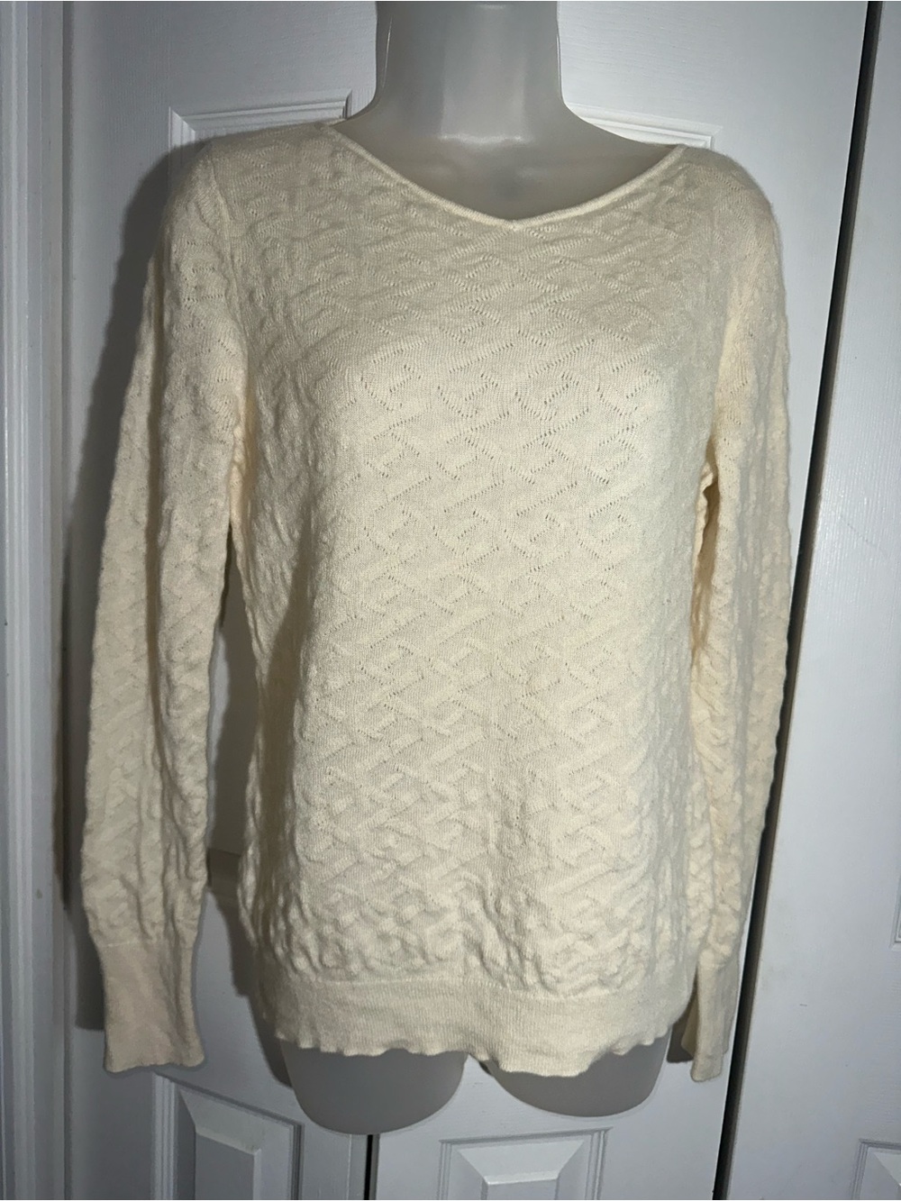 Classiques Entrier 100% Cashmere Sweater M  Butter Cream Crew Neck Classic  AA25